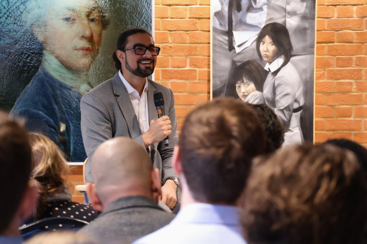 The shifting role of communicators as agents of the transition