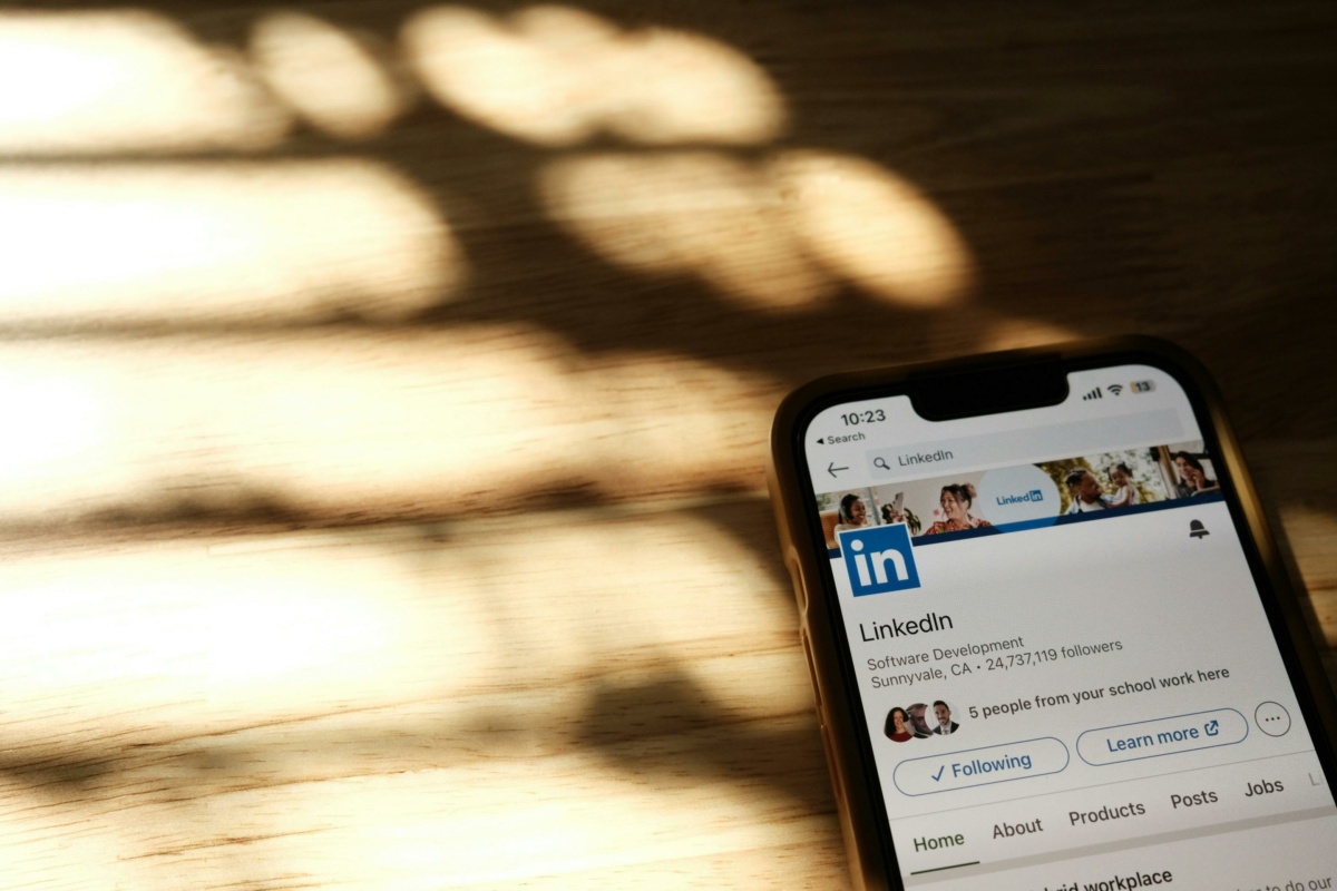 Engage your stakeholders with LinkedIn ads in five steps 